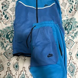 Nike techs brand new